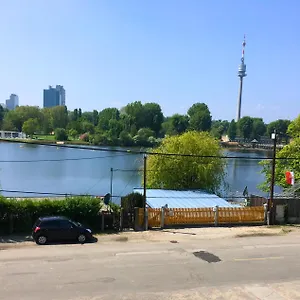 Ajo Apartments - Alte Donau Lake Or Garden View Balcony Studio - Self-Check-In Apartment
