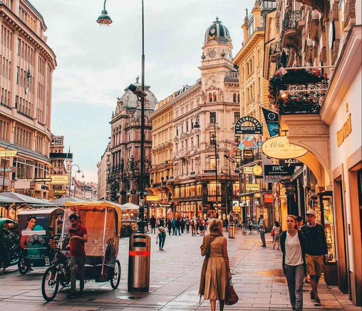 Roman Style Apartment Near City Centre Vienna Austria